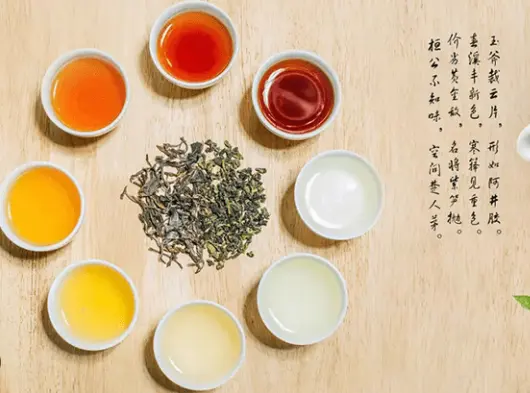 北外滩来福士与白玉兰广场天际线：跨年灯光秀的绝美视觉盛宴