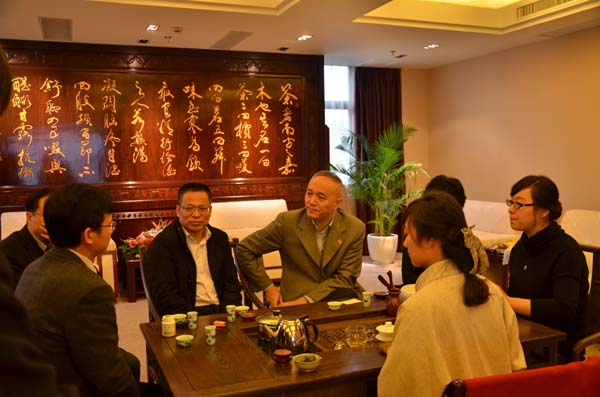 蔡奇部长观察茶叶拍卖中间调研茶财产成长环境