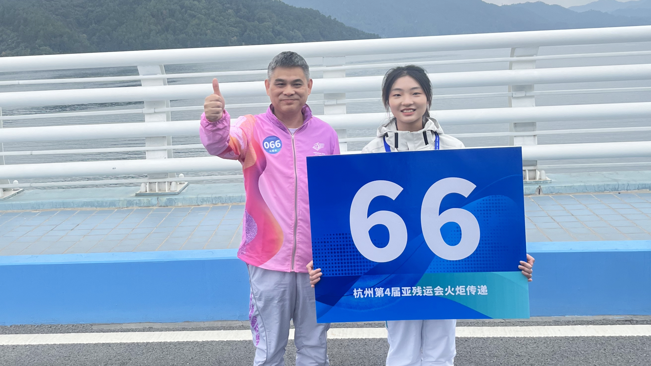 浙茶团体总司理王兵参与杭州亚残运会火把通报勾当